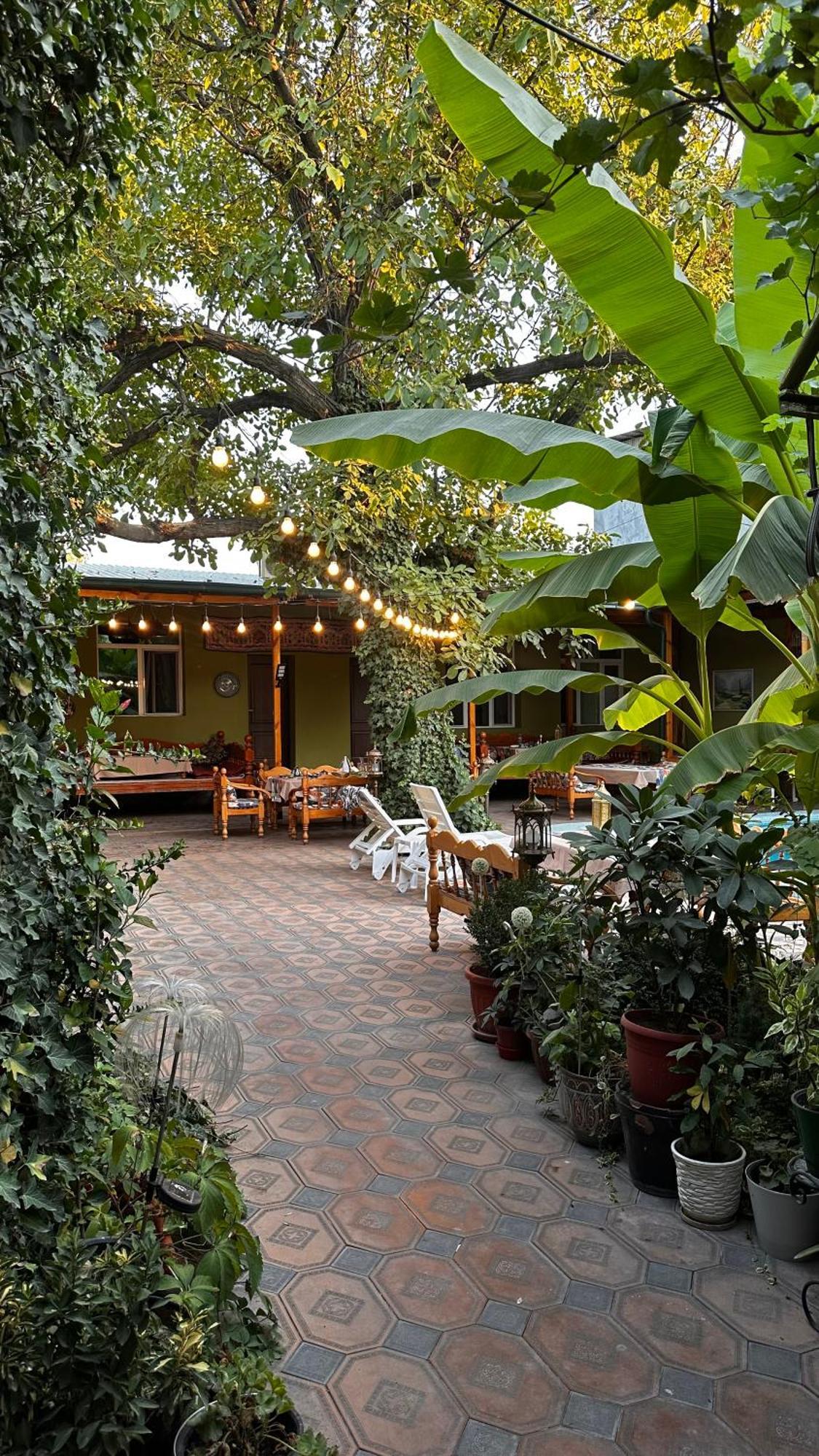 Green Yard Boutique Guesthouse Tashkent Esterno foto